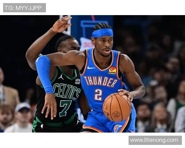 《篮球巨星的传奇之路 从默默无闻到全球瞩目》