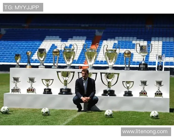 伊克尔·卡西利亚斯传奇一生：从西班牙门神到足球历史的永恒象征