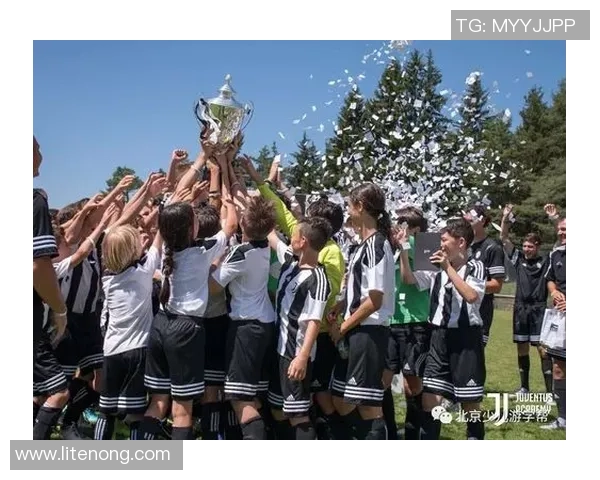 打造全球顶级足球俱乐部的成功之路:从青训体系到战术革新 打造全球顶级足球俱乐部的成功之路:从青训体系到战术革新